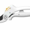 Секатор FISKARS плоскостной PowerLever White P57